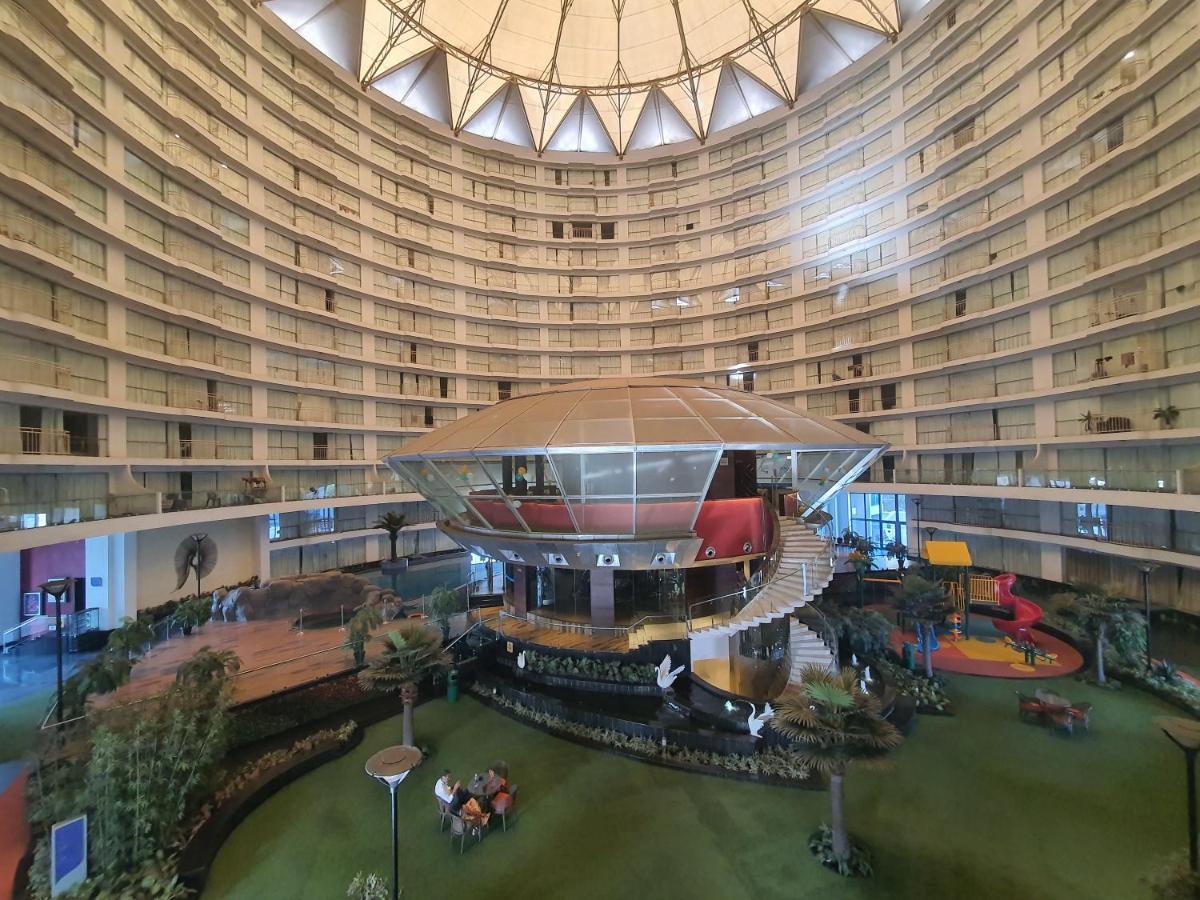 P C Homes At Belliza Near Airport Surat Buitenkant foto