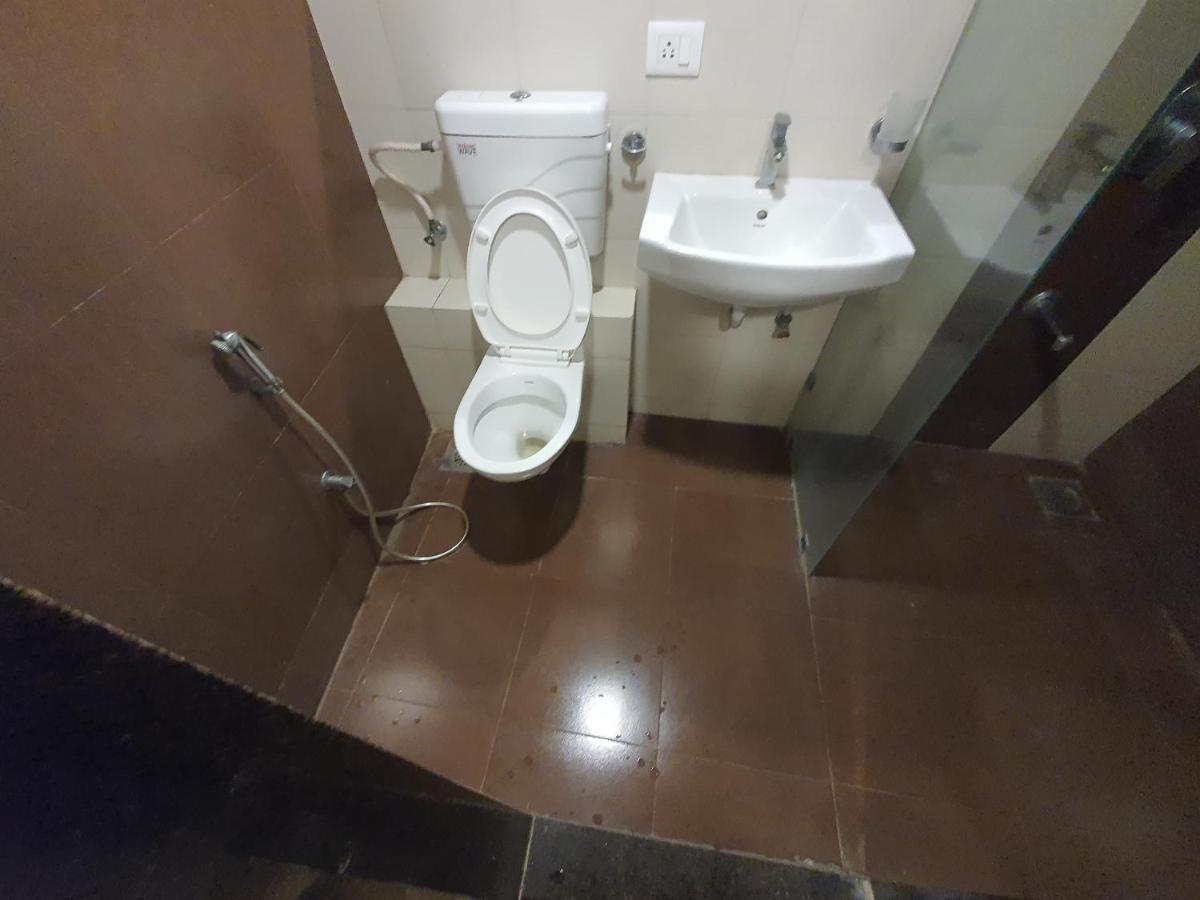 P C Homes At Belliza Near Airport Surat Buitenkant foto