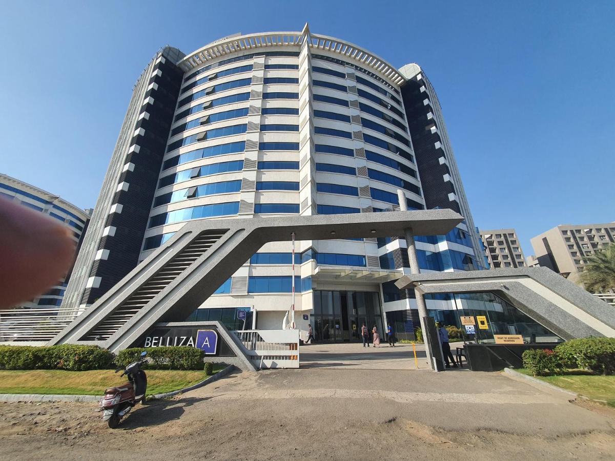 P C Homes At Belliza Near Airport Surat Buitenkant foto