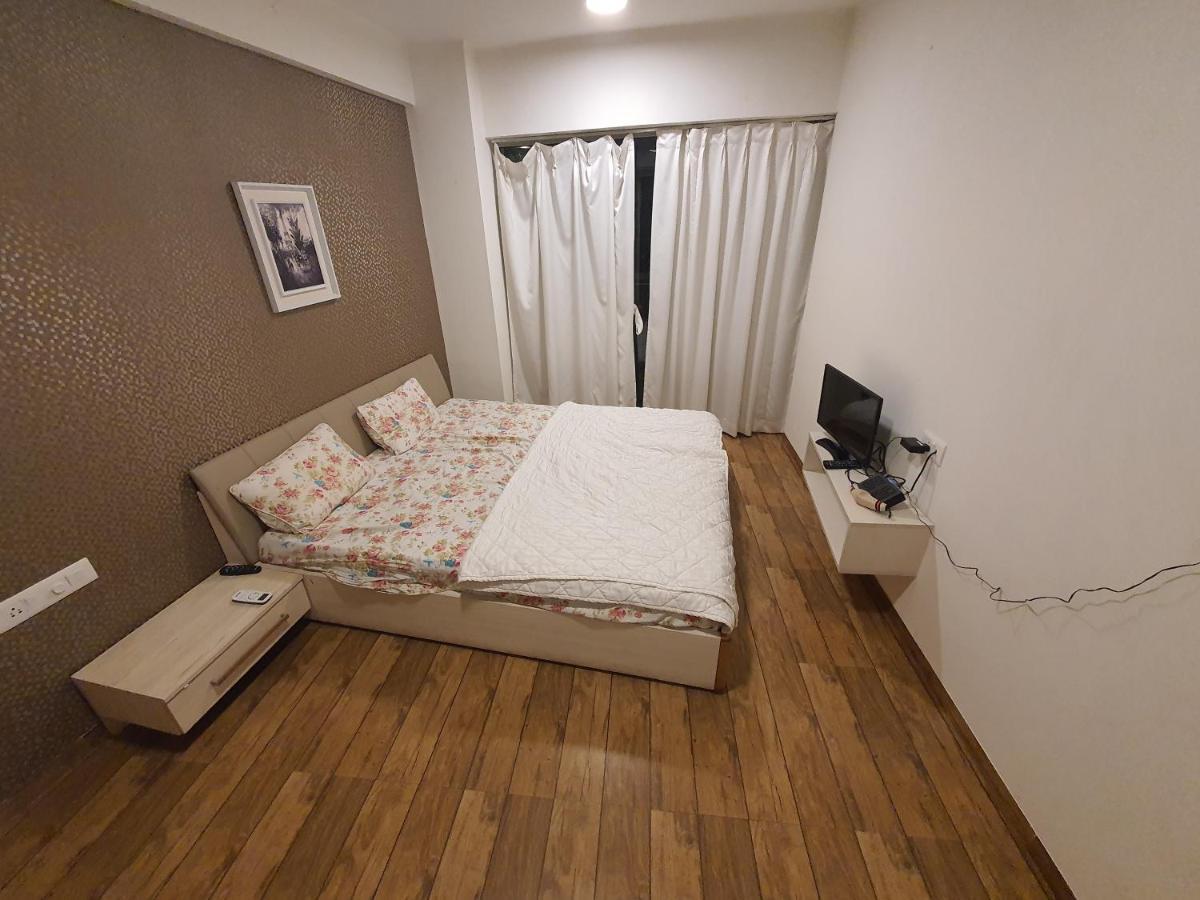 P C Homes At Belliza Near Airport Surat Buitenkant foto