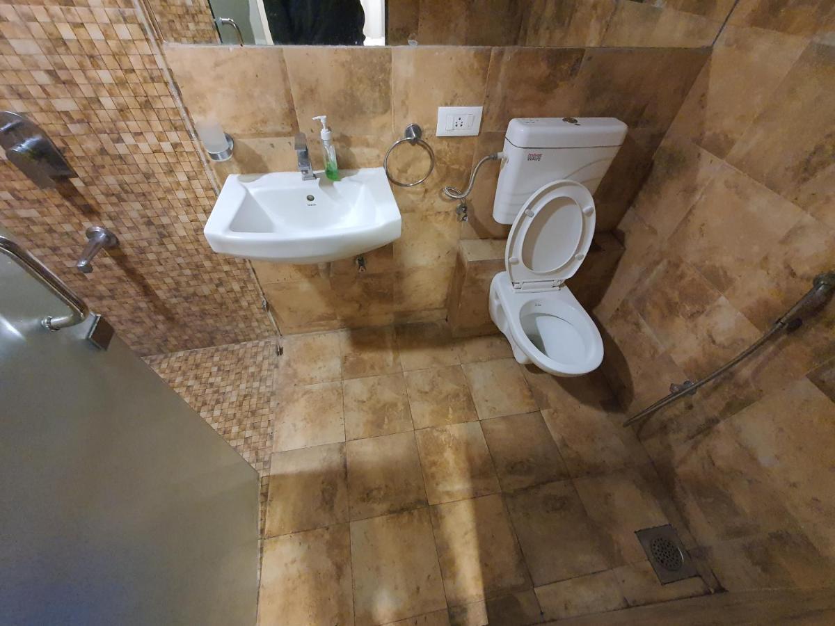 P C Homes At Belliza Near Airport Surat Buitenkant foto